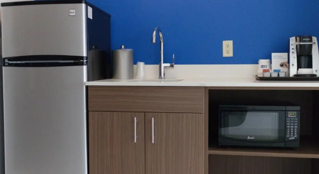 Люкс Holiday Inn Express Hotel & Suites SeaTac by IHG