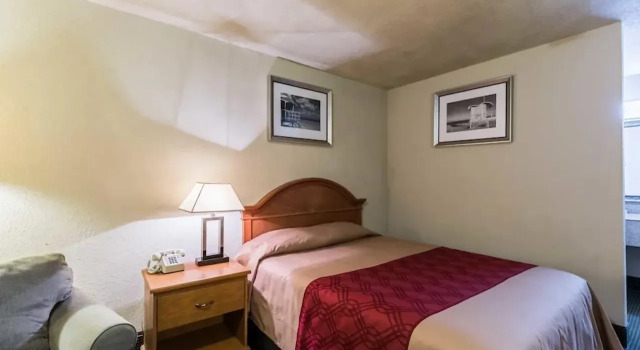 Regency Inn & Suites Houston East I 10, Book Mini-hotel Houston Houston