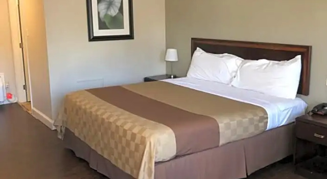 Четырёхместный номер Standard Americas Best Value Inn Albany East Greenbush
