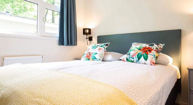Luxury chalet with an outdoor sauna, on De Veluwe, Rezerwuj Chalet Domki letniskowe w Ede, Domek