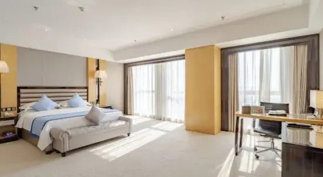 Люкс с красивым видом из окна Ruineng CEO International Hotel (Hefei South Railway Station Leijie  Street)