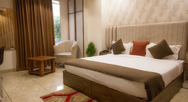 Hotel Eminence, Rezervovat Hotel Hotely v Punjab s parkováním, Parkování