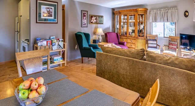 Четырёхместный коттедж с 2 комнатами Abigails Bed and Breakfast Inn