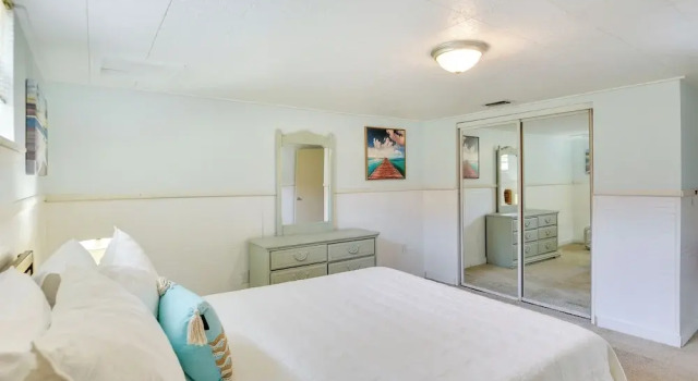 Ormond Beach Home w/ Pool - Walk to Ocean!, Забронировать Дом для отпуска Коттеджи Ормонд-Бич, Коттедж
