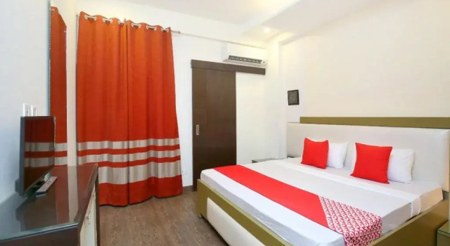 Royale Lake Suites