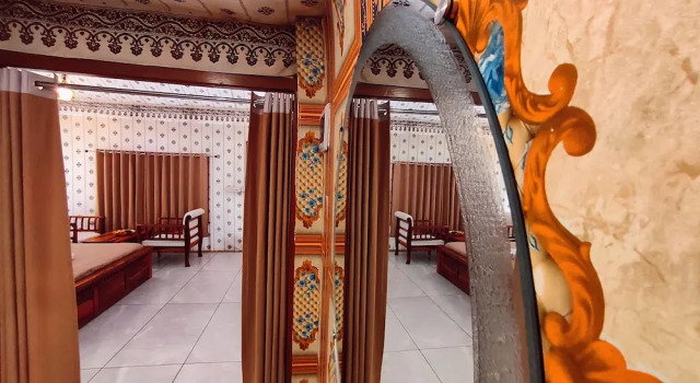 Кровать в общем номере Nakoda Green Valley Resort by ShriGo Hotels