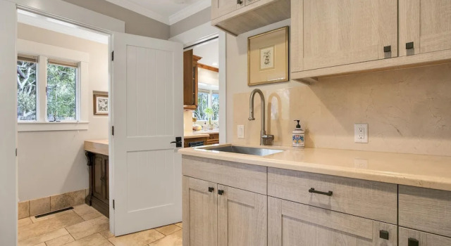 Коттедж с балконом Lx47: Pebble Garden Retreat Home With Modern Kitchen