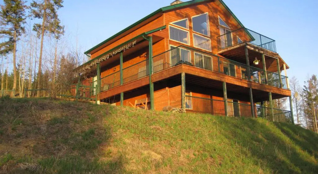Wild Nature B&B, Забронировать Отель «постель и завтрак» Отели Келоуна с парковкой, Парковка
