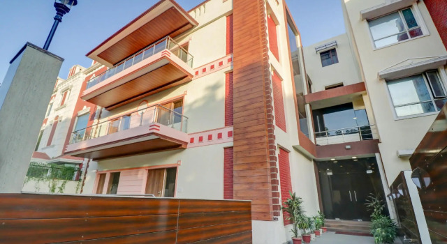 CAPITAL O40858 Grand Suites