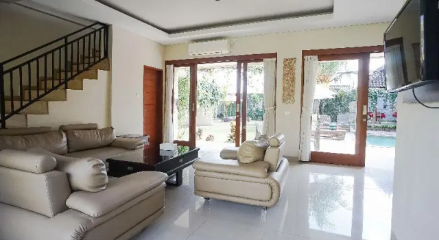 Вилла с 4 комнатами Royal Majesty Villas Jimbaran