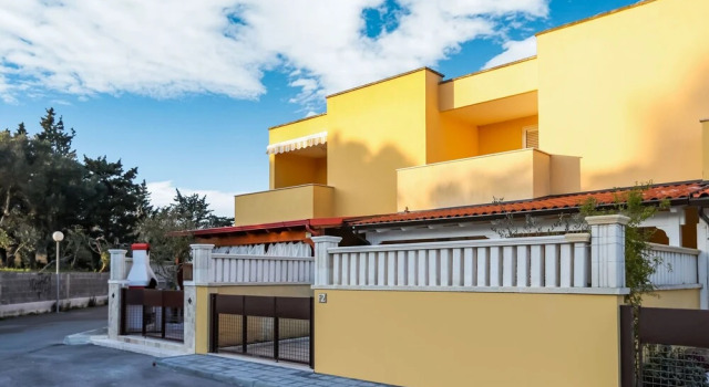Traditional Holiday Home in Torre Dell'orso With Patio, Reservar Hotel Torre dell'Orso Salento