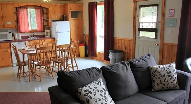 Коттедж Hidden Acres Cottages