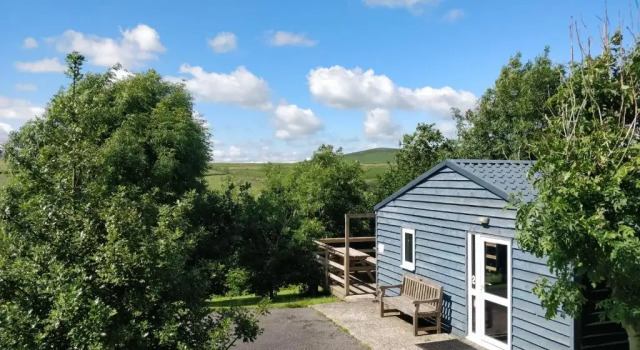 Коттедж 4 Bedroom Holiday Lodge in Welsh Hillside Woodland