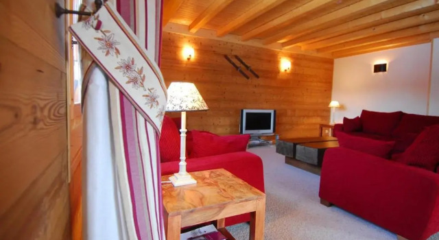 Chalet Montbeliarde, Забронировать Шале Виллы Овернь-Рона-Альпы, Вилла
