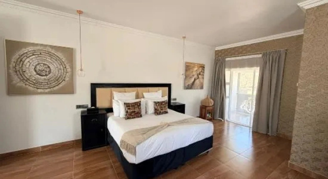 Executive Suite Serene Luxury Hotel