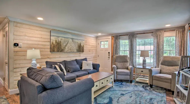 Коттедж с 6 комнатами Walk to Beach: Home w/ Grill in South Yarmouth