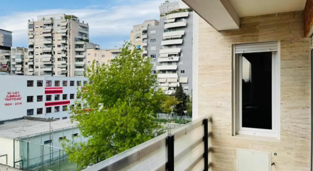 Tirana ave 3, Забронировать Отель Отели области Тираны с парковкой, Парковка