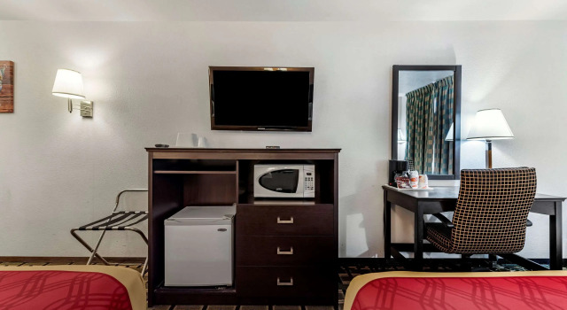 Четырёхместный номер Standard Econo Lodge La Junta