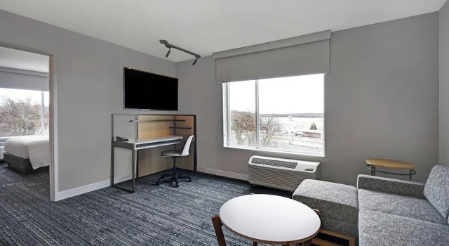 Люкс TownePlace Suites by Marriott Fall River Westport