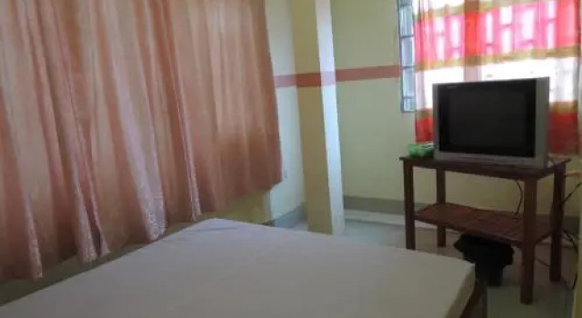 Happy Guesthouse, Prenota Hotel Neak Loeung 