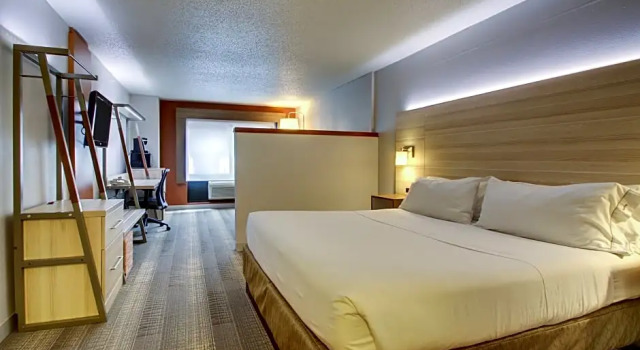 Двухместный люкс c 1 комнатой Holiday Inn Express Milwaukee North Brown Deer/Mequon by IHG