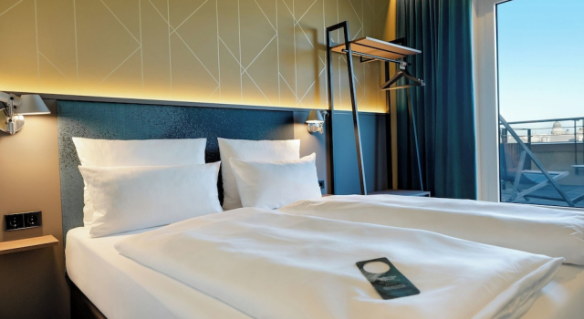 Номер Standard с балконом Motel One Berlin-Potsdamer Platz