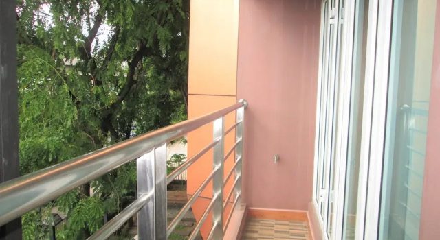 Двухместный номер Standard с балконом Nest n Rest Hotel