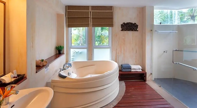 Двухместный люкс с видом на бассейн Royal Lanta Resort & Spa
