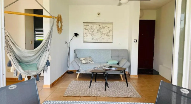 Апартаменты Appartement vue mer, piscine, dans quartier prisé de Gosier