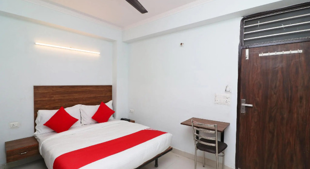 OYO Flagship 39600 Sathguru Residency