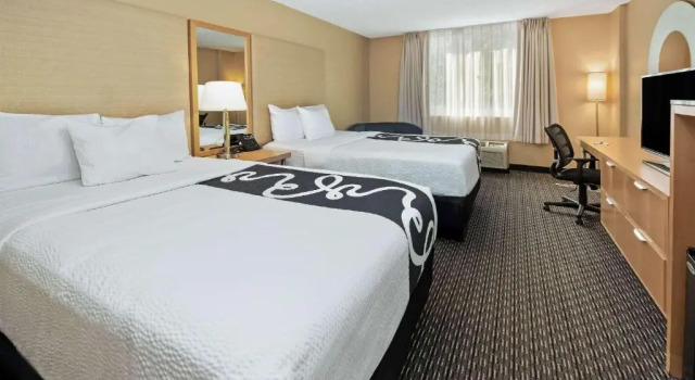 Четырёхместный номер Standard La Quinta by Wyndham West Palm Beach Airport