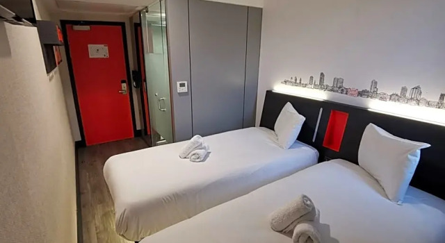 Четырёхместный номер Standard easyHotel Leeds