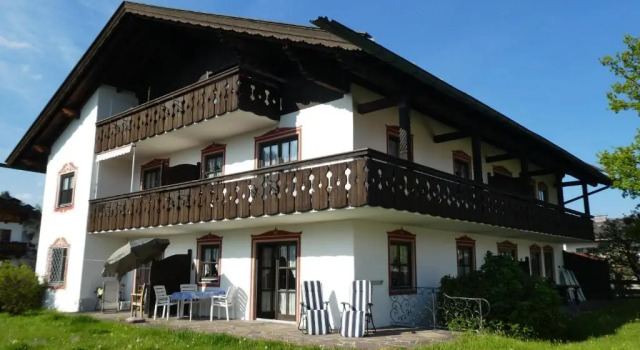 Апартаменты Haus am Kurpark "Ferienwohnung Straßer"