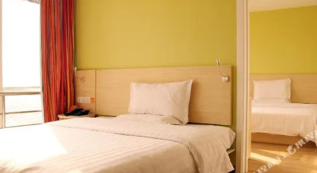7-day Chain Hotel (Qinhuangdao Yanshan University Olympic Sports Center Branch), Book Hotel Haigang District 