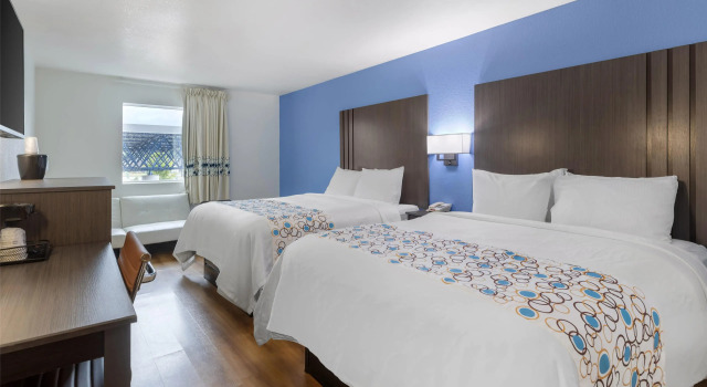 Четырёхместный номер Standard SureStay Plus Hotel by Best Western Niagara Falls East