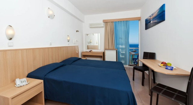Двухместный номер Standard с балконом Europa Hotel