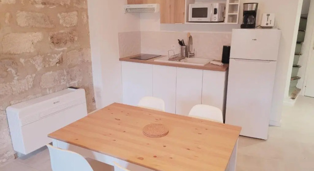 Charming Duplex For 4 In The Heart Of Avignon, Prenota Hotel Avignone ViaRhona
