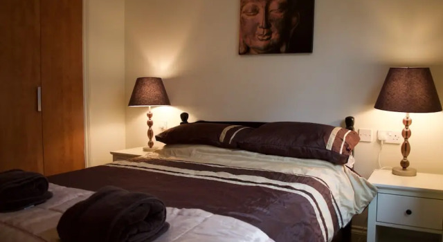 1 Bedroom Apartment With Private Patio Sleeps 3, Prenota Appartamento Leith 