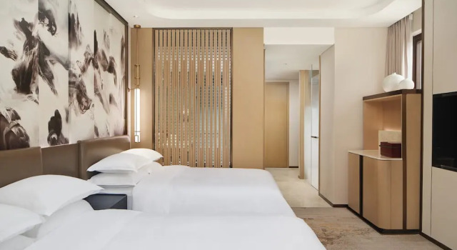 Четырёхместный номер Standard с видом на город Sheraton Yunfu Xinxing Hotel