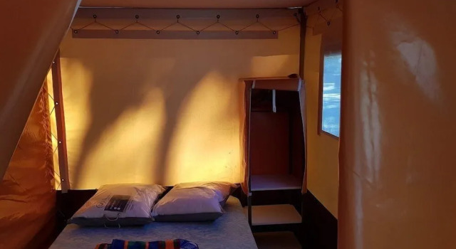 Camping de Graniers, Rezerwuj Pole kempingowe Kempingi i glamping w Monoblet, Pole kempingowe