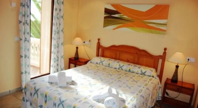 Villa - 5 Bedrooms with Pool and WiFi - 103975