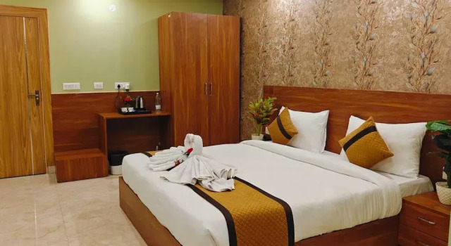 Двухместный номер Luxury c 1 комнатой с балконом и с видом на город Hotel JPS Palm Inn