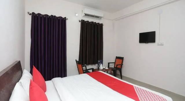 OYO 13527 Usha Residdency