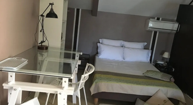 House With 5 Bedrooms in Etang Salé, With Wonderful Mountain View, Enc