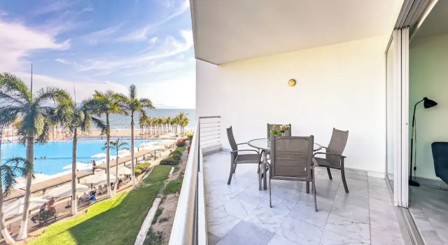 Апартаменты ARIA Residence Beachfront luxury