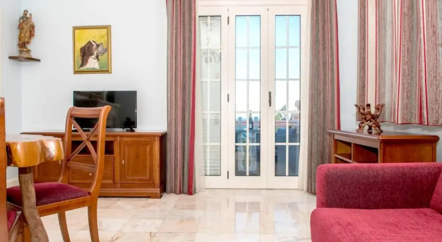 Apartment With one Bedroom in Caniço, With Wonderful sea View, Shared Pool, Enclosed Garden - 1 km From the Beach, Boek Appartement Caniço Madeira