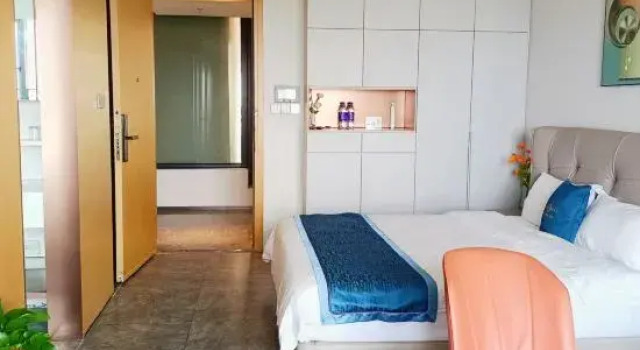 Четырёхместный люкс c 1 комнатой с балконом Ovis International Hotel Apartment