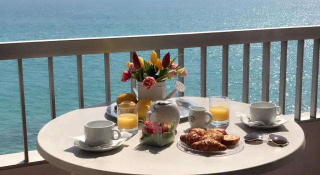 Трёхместный номер Standard с видом на море Hôtel Le Dauphin
