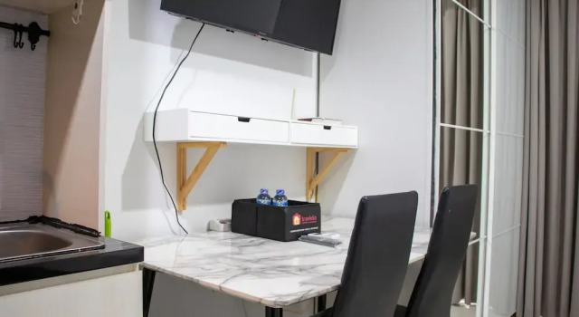 Scenic and Comfortable Studio at West Vista Apartment By Travelio, Book Apartment Jakarta Jakarta Province