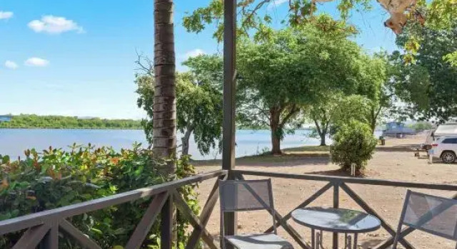 Номер Economy c 1 комнатой с видом на воду Discovery Parks - Lake Kununurra